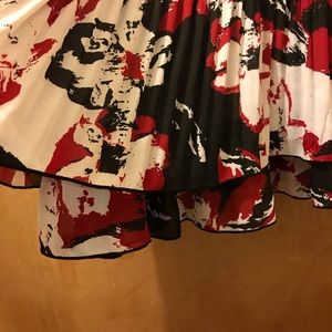 Signature by Larry Levine Tops - Beautiful Top Ruffle Bottom Signature by Larry Levine Tops - Beautiful Top Ruffle Bottom